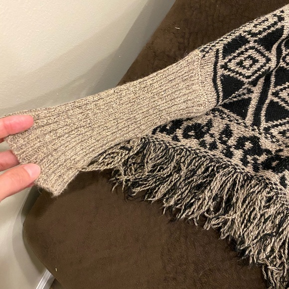 Poncho - Picture 4 of 4